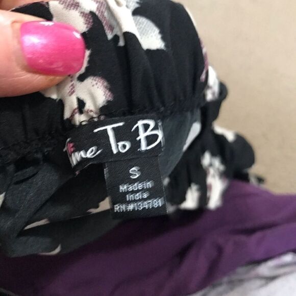 Time to Be Peasant Blouse Small Black Floral - Picture 11 of 13